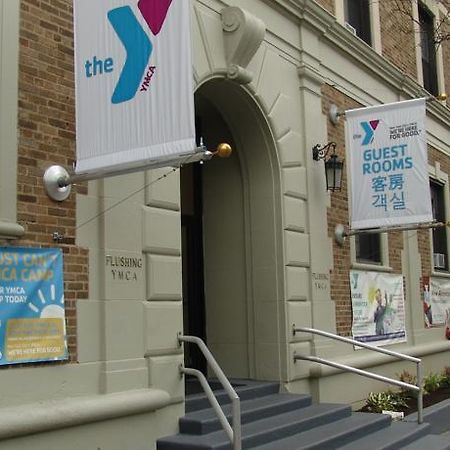 Хостел Flushing Ymca Нью-Йорк Экстерьер фото