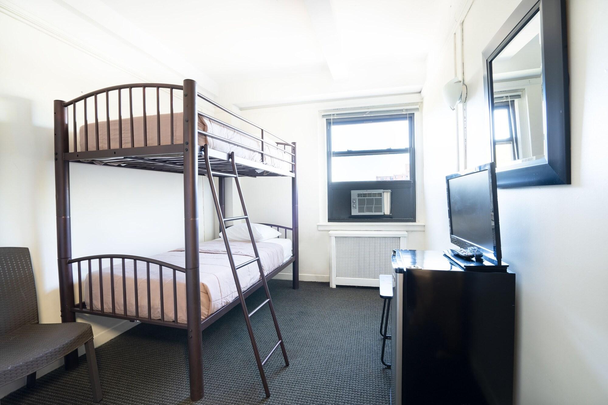 Хостел Flushing Ymca Нью-Йорк Экстерьер фото