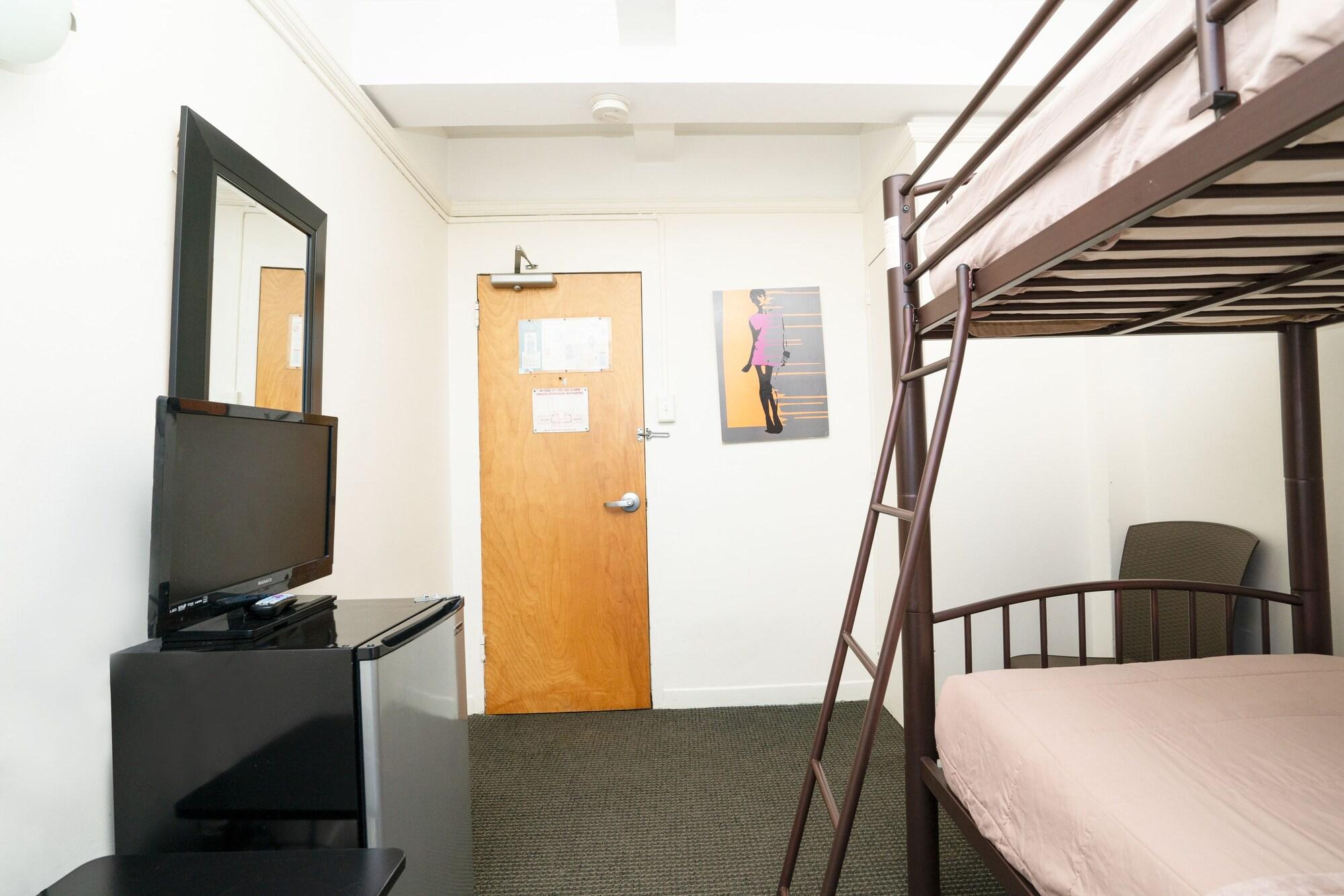 Хостел Flushing Ymca Нью-Йорк Экстерьер фото