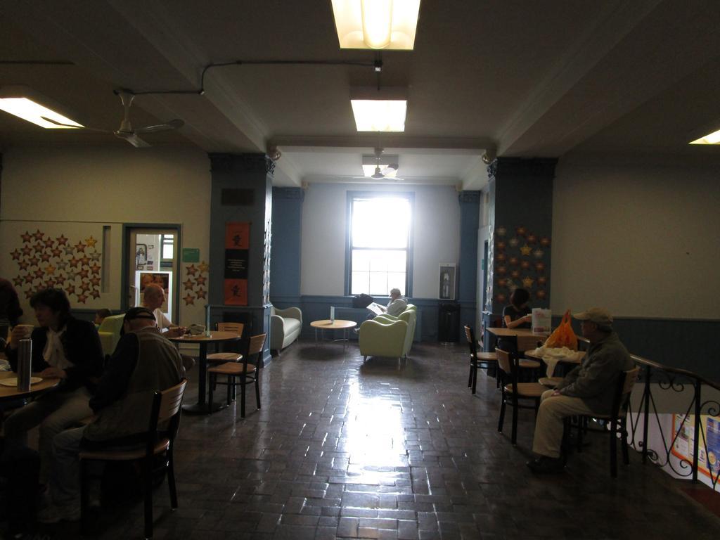 Хостел Flushing Ymca Нью-Йорк Экстерьер фото