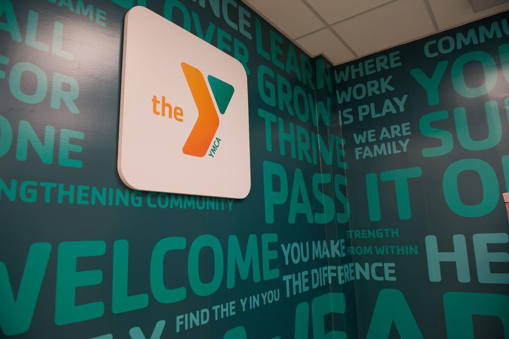 Хостел Flushing Ymca Нью-Йорк Экстерьер фото