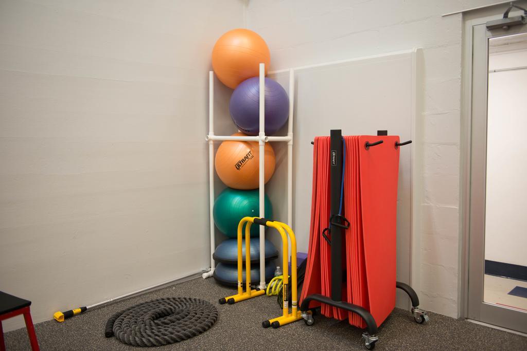 Хостел Flushing Ymca Нью-Йорк Экстерьер фото