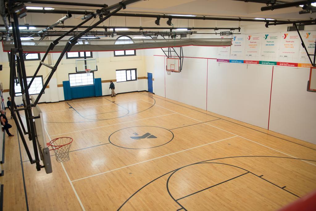 Хостел Flushing Ymca Нью-Йорк Экстерьер фото