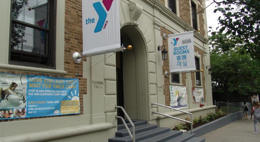 Хостел Flushing Ymca Нью-Йорк Экстерьер фото